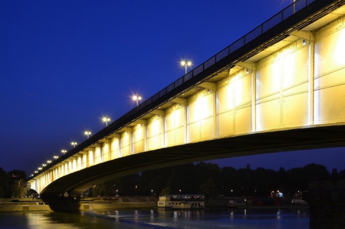 Бранков мост, который был построен в 1956 году на опорах моста короля Александра 1934 года